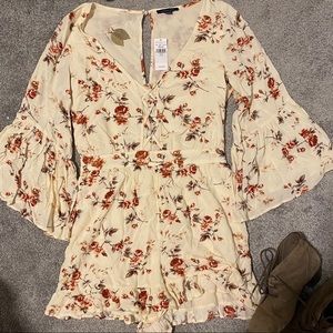 Floral Romper with pockets😌